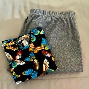 Full outfit, crop tank top with gray skinny leggings with thin waist band.